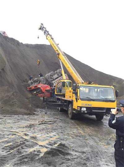 岗巴上犹道路救援